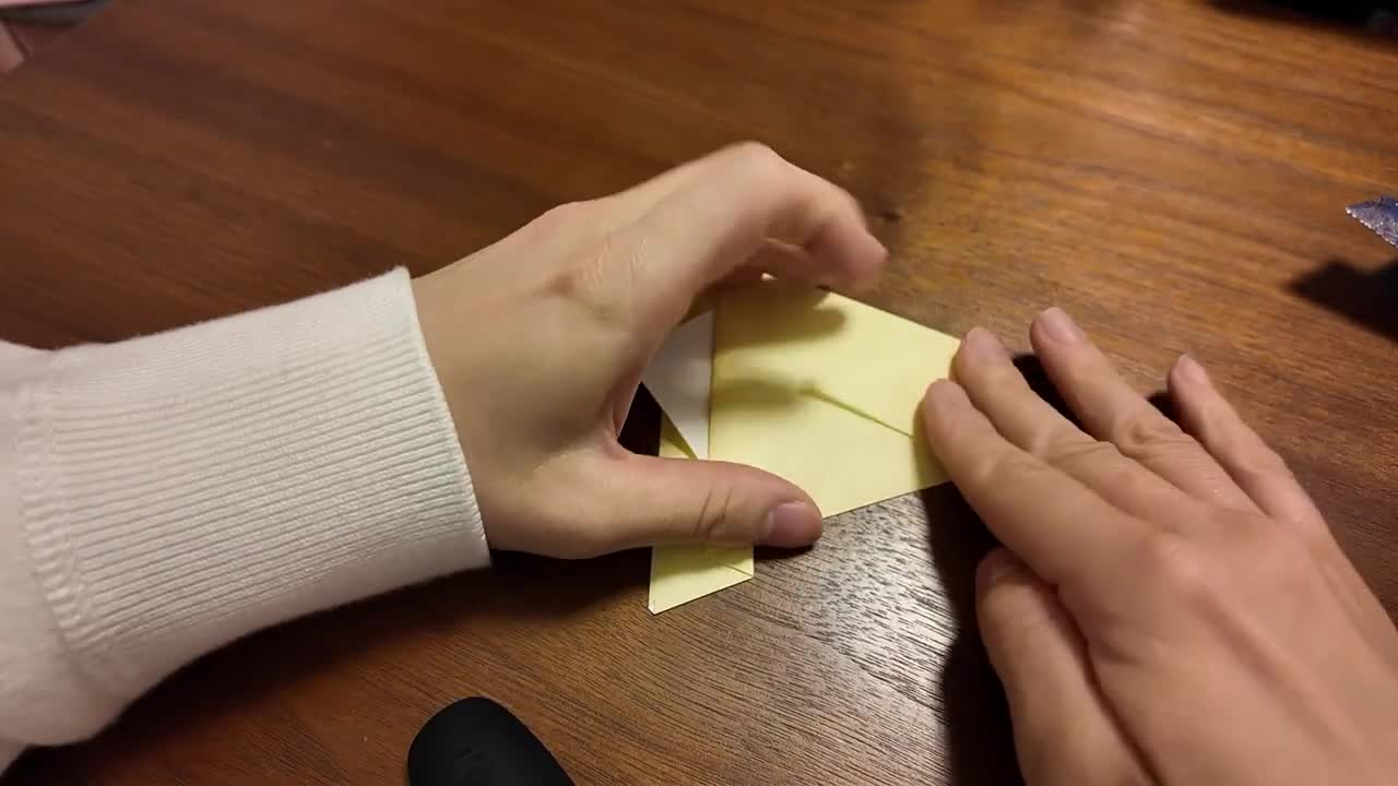 日语圣诞折纸下集：粘好铃铛，再用红纸折一个圣诞老人